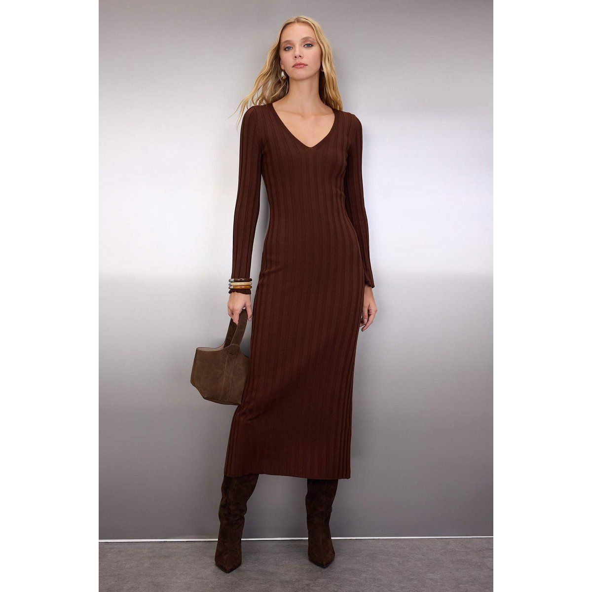 Elegantes geripptes V-Ausschnitt-Maxikleid