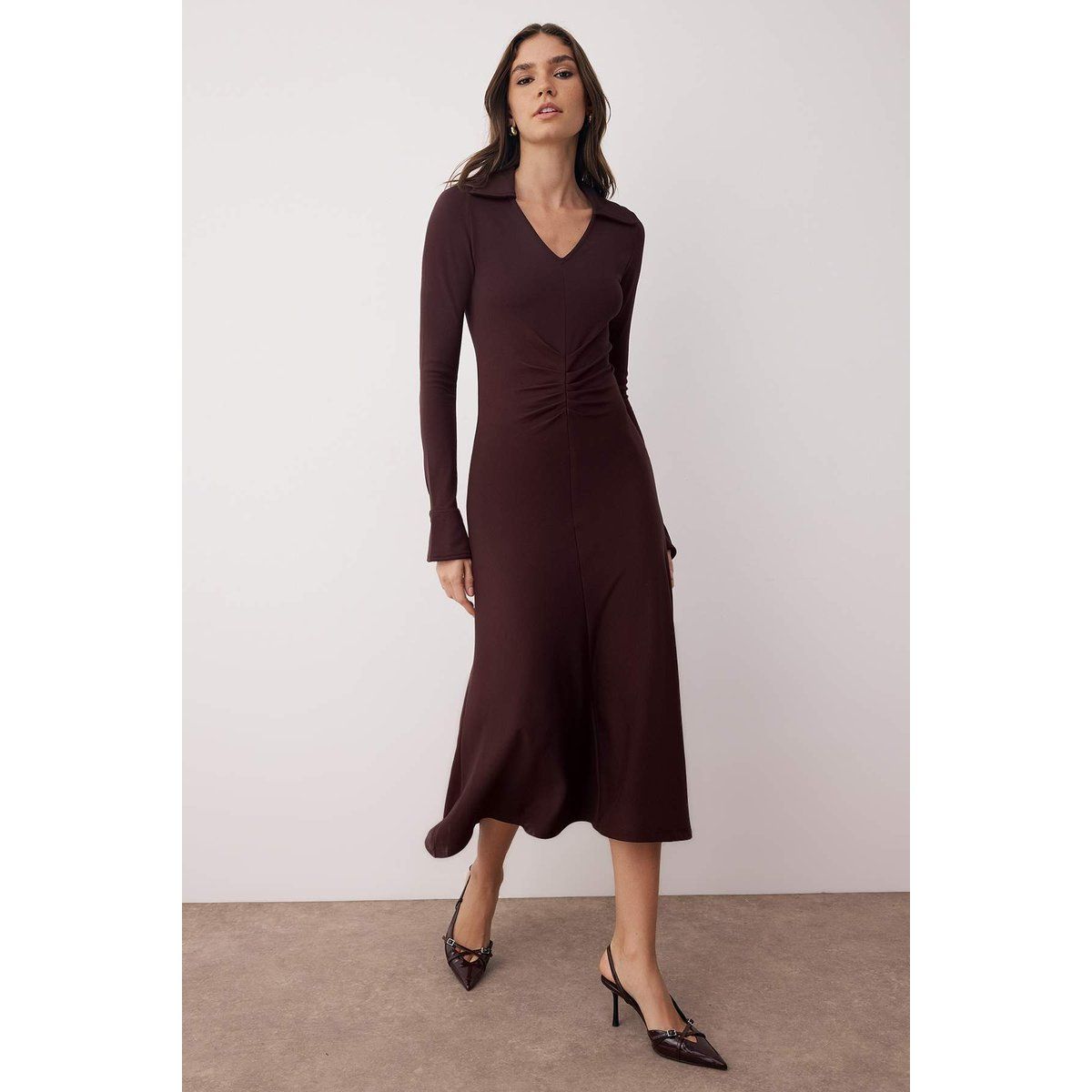Langärmliges Midikleid mit Raffung
