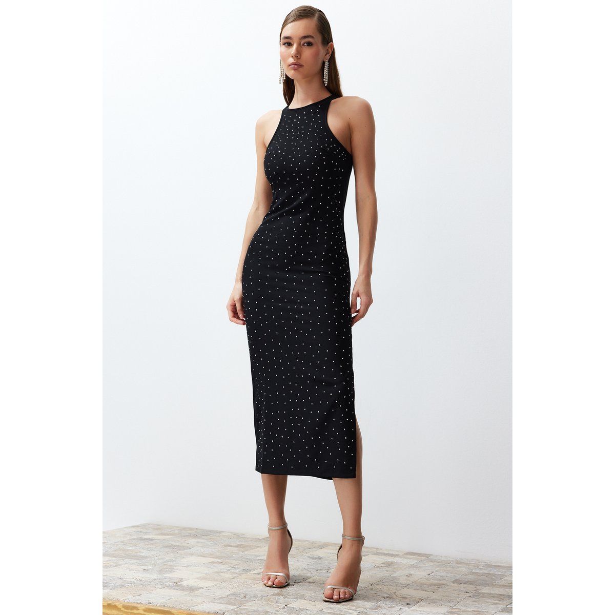 Ärmelloses Midikleid mit Nietenbesatz