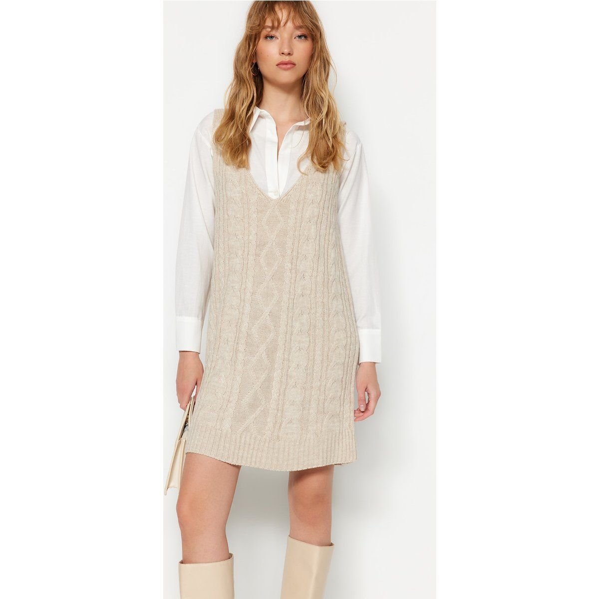 Ärmelloses Strickkleid mit Zopfmuster