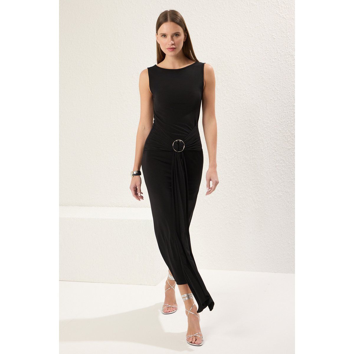 Elegantes Midikleid mit Ringdetail