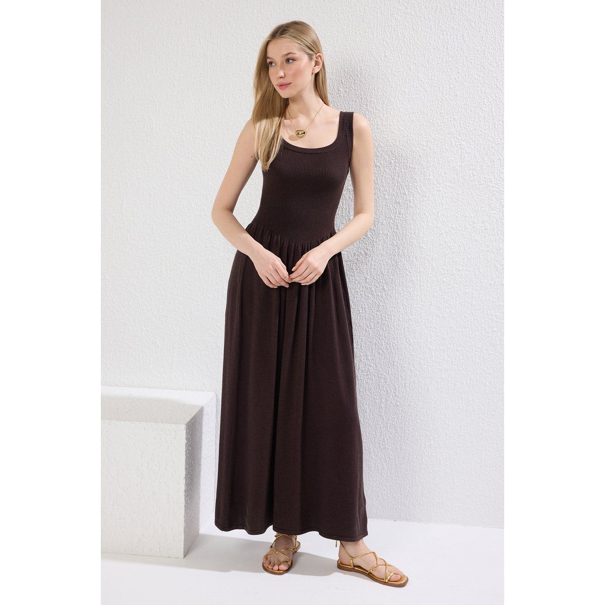 Ärmelloses Rippstrick-Maxikleid