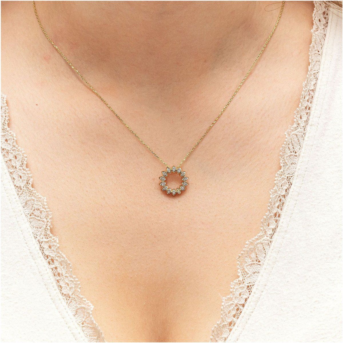 Halskette mit Diamant-Halo-Kreis